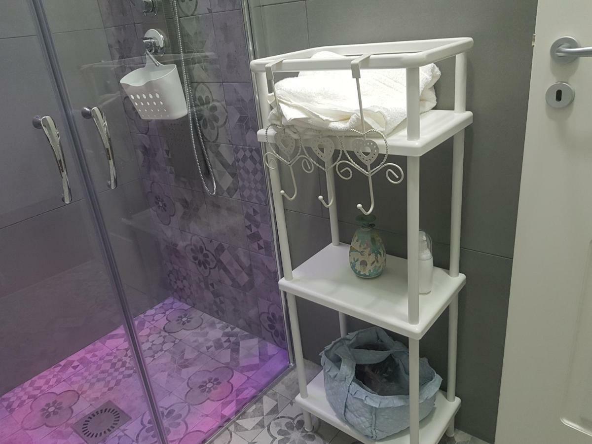 Small Bedroom Vomero'S Napoli Dış mekan fotoğraf