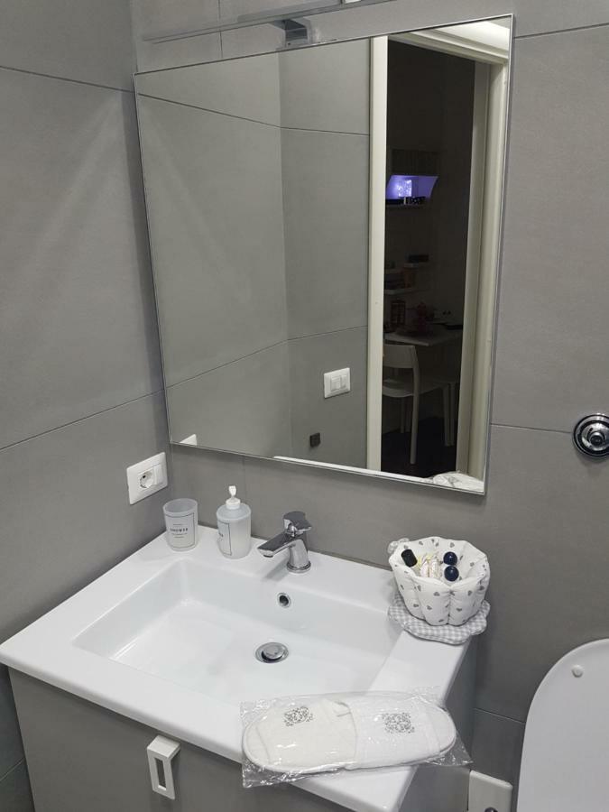 Small Bedroom Vomero'S Napoli Dış mekan fotoğraf