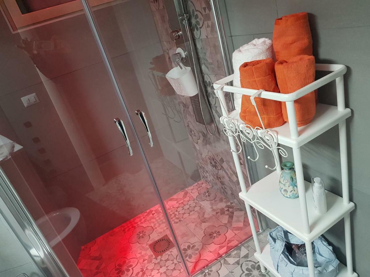 Small Bedroom Vomero'S Napoli Dış mekan fotoğraf